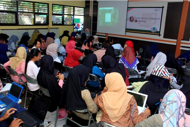 sosialisasi dan Workshop E-Learning Biologi