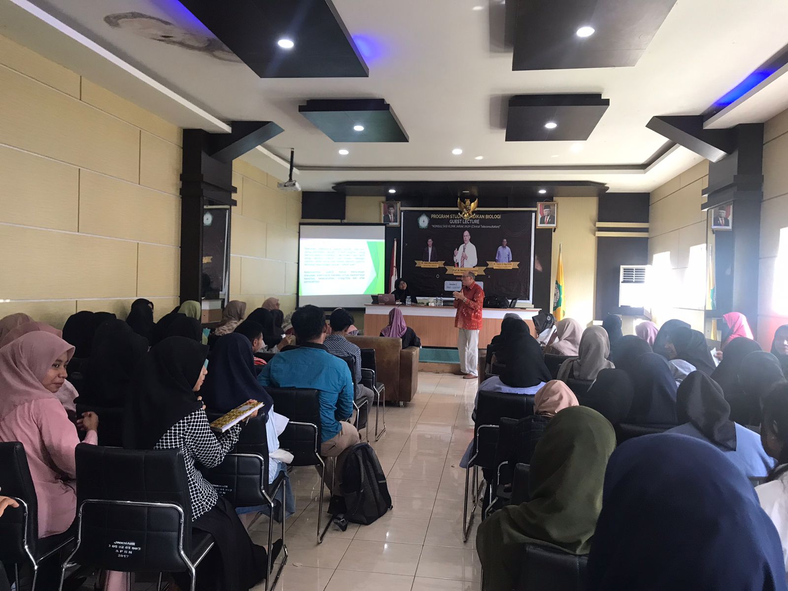 Kuliah Tamu Prodi Pendidikan Biologi dengan Tema " Konsultasi Klinis Jarak Jauh (Clinical Teleconsultation)” oleh Prof. dr. Nando Campanella